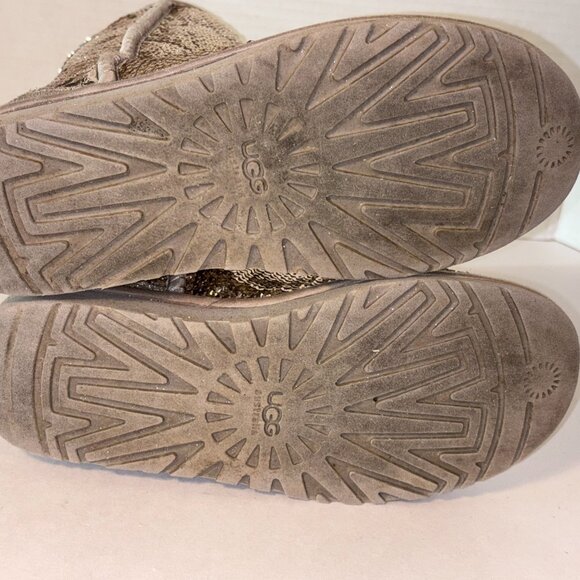 UGG Women’s Classic Short Sequin Boots Gray Silver US 5 Shearling Lined - Picture 11 of 14